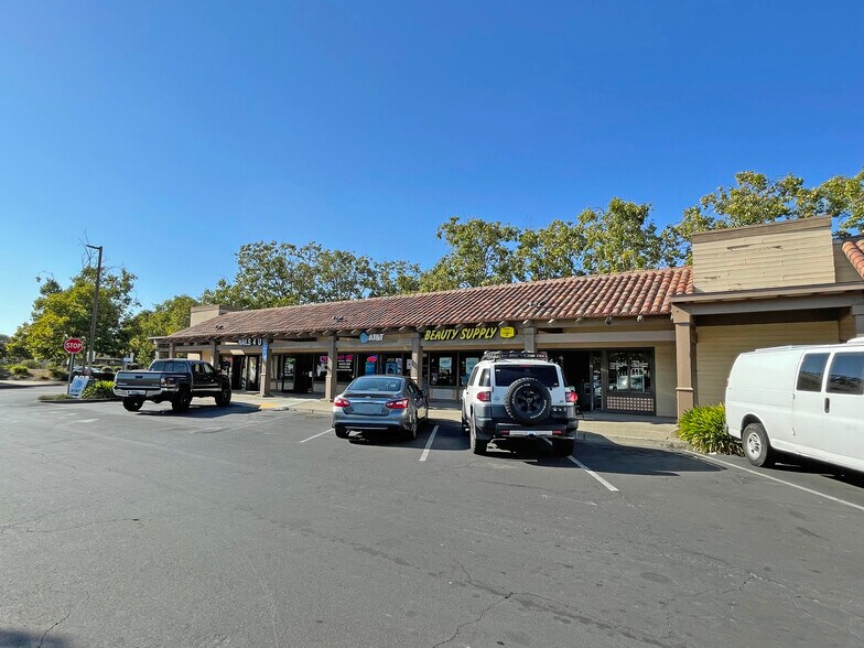 More Photos Of 465 Stony Point Rd, Santa Rosa Freestanding For Lease