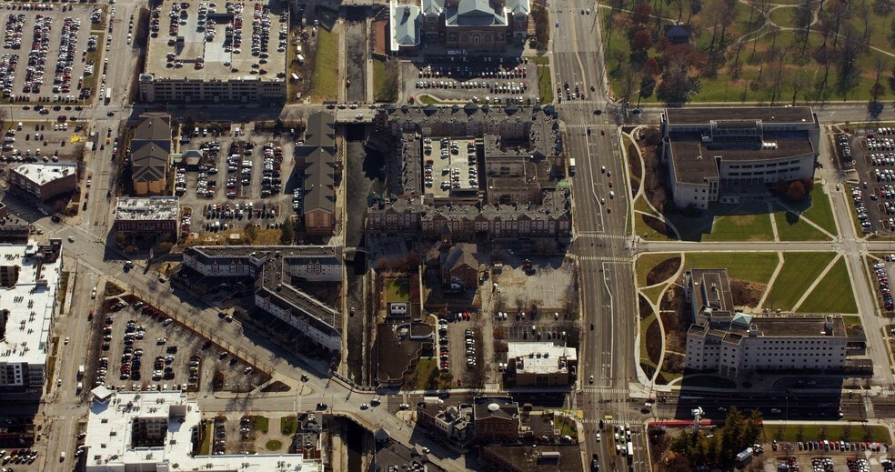 More Photos Of 414 W Vermont St, Indianapolis Hotel For Lease