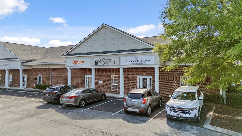 More Photos Of 7446 Shallowford Rd, Chattanooga Medical For Lease