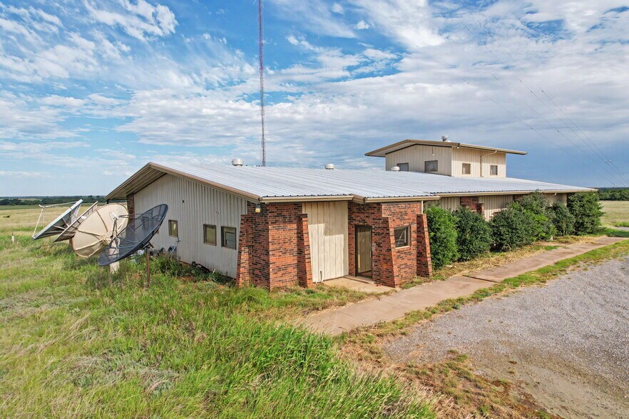More Photos Of 1515 N Broadway, Hobart Industrial For Sale