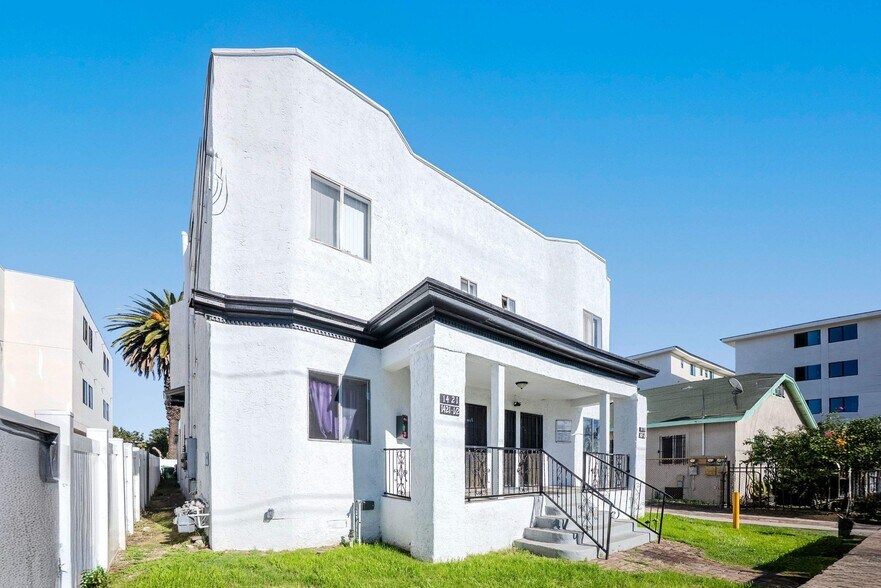 More Photos Of 1419 W 36th St, Los Angeles Apartments For Sale