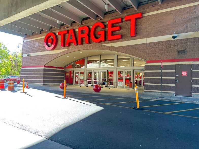 More Photos Of 500-600 E Sandford Blvd, Mount Vernon General Retail For Lease