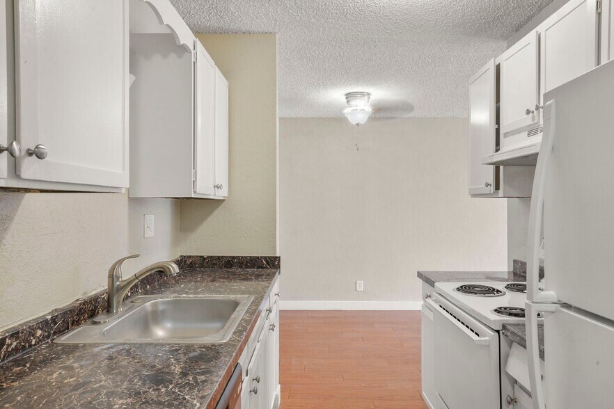 More Photos Of 1945 N Peoria St, Aurora Apartments For Sale