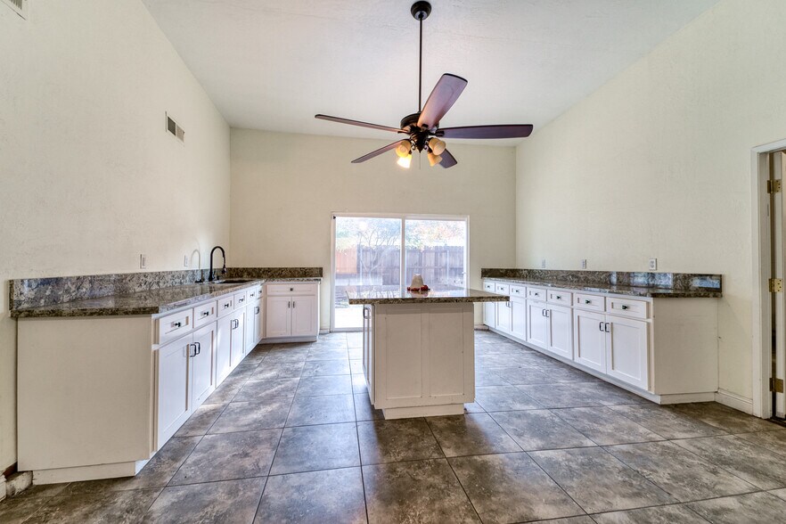 More Photos Of 124 6th St, Marysville Freestanding For Sale