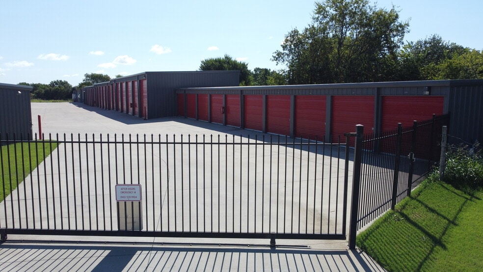 More Photos Of 7433 Fort Worth Dr, Argyle Self Storage For Lease