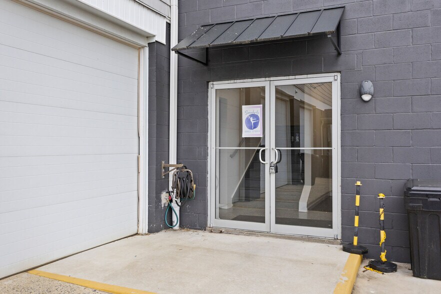 Primary Photo Of 489 Ward Ave, Chesterfield Flex For Lease