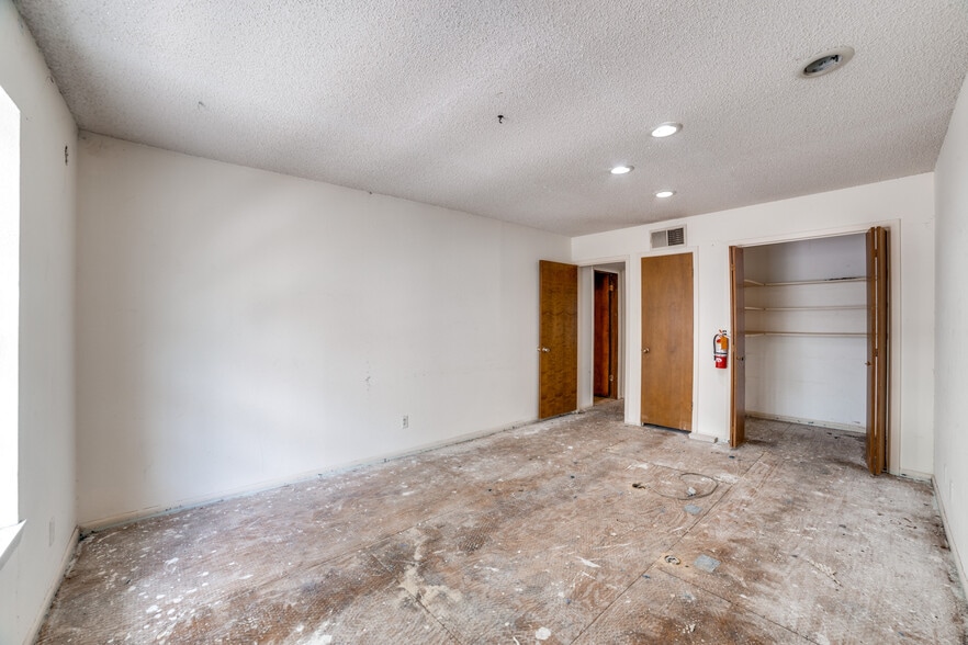 More Photos Of 5721 Broadway St, San Antonio Storefront Retail Office For Lease