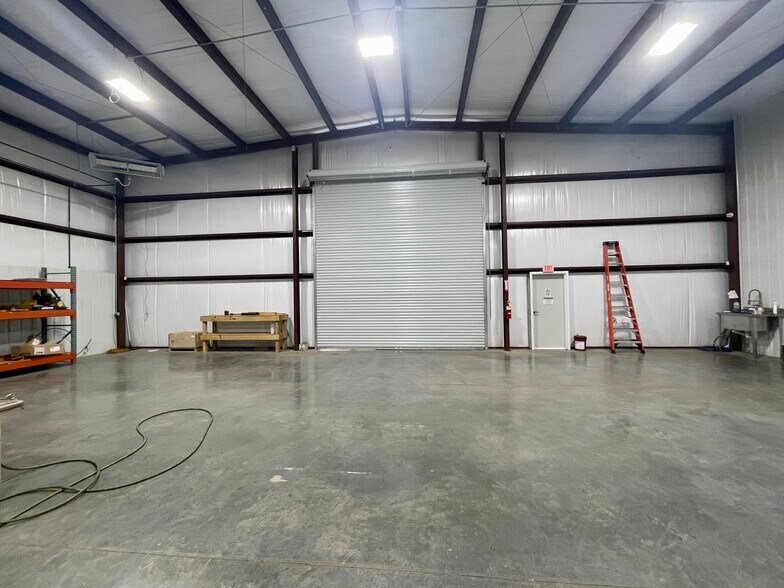 More Photos Of 31 Steelview Dr, Roanoke Distribution For Sale