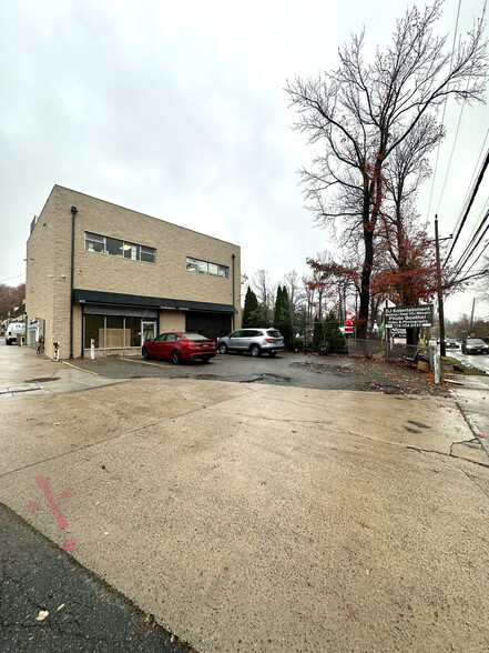 Primary Photo Of 3475 Victory Blvd, Staten Island Storefront Retail Office For Lease