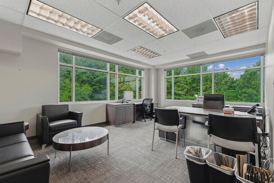 More Photos Of 8638 Veterans Hwy, Millersville Office For Lease