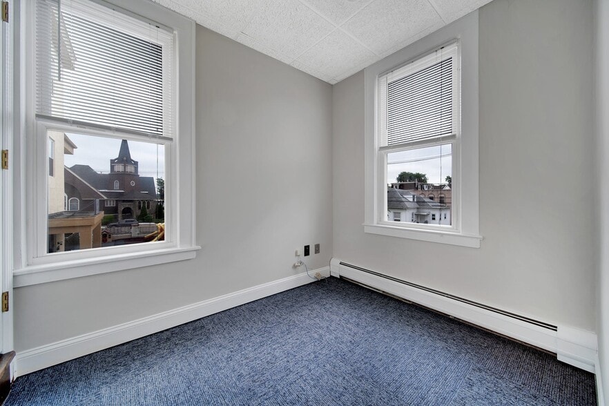 More Photos Of 374 Clifton Ave, Clifton Office For Sale