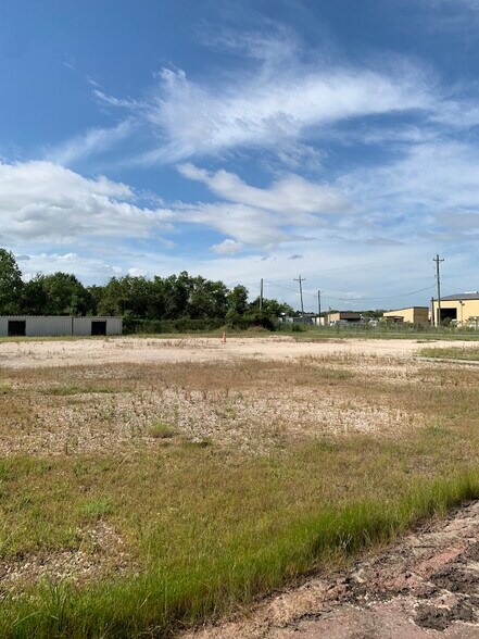 More Photos Of 12841 Highway 90, Beaumont Warehouse For Lease