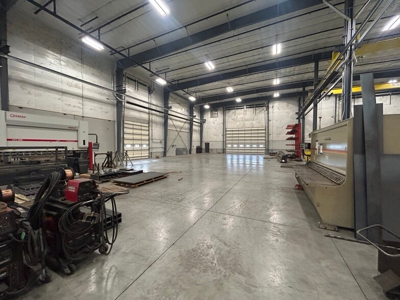More Photos Of 1161 W Pittman St, Olathe Industrial For Lease