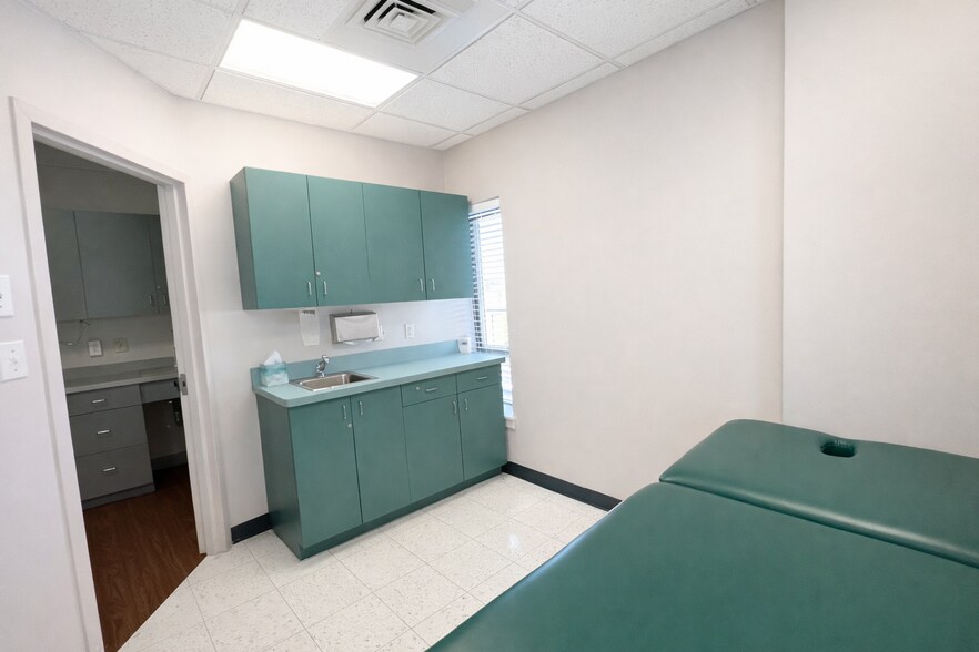 More Photos Of 20 Beacon Hill Dr, Dobbs Ferry Office For Lease