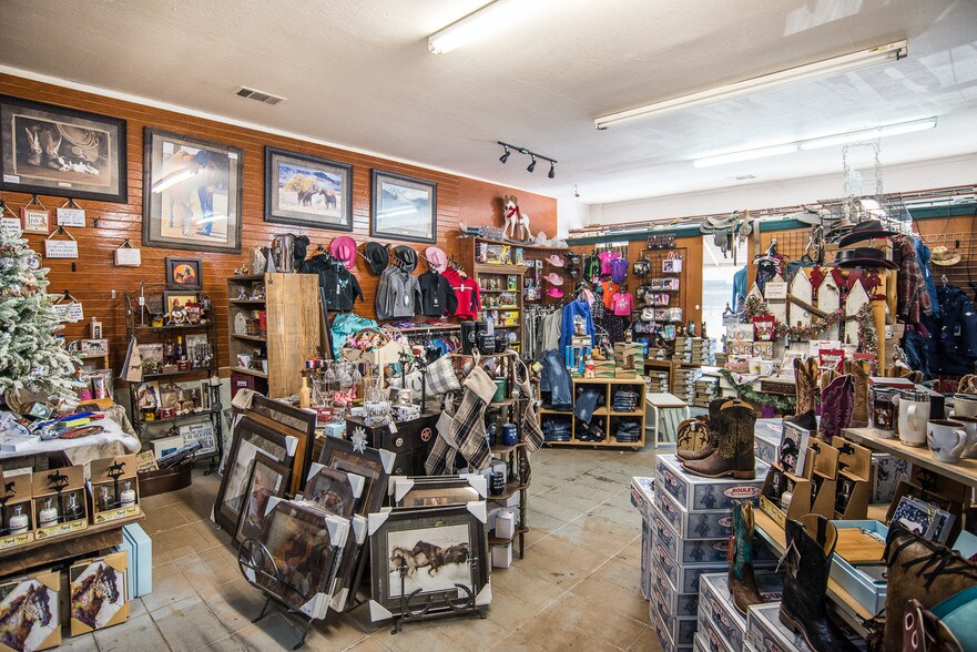 More Photos Of 917 Main St, Woodland Freestanding For Sale