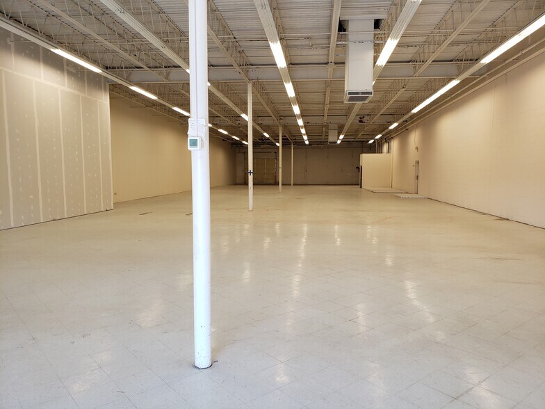 More Photos Of 2110-2130 N State Highway 7, North Vernon Freestanding For Lease