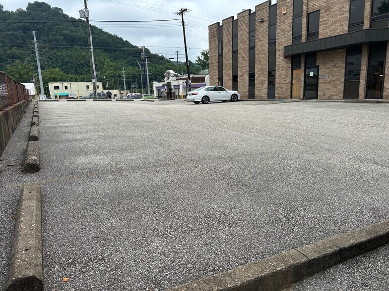 More Photos Of 310 35th St SE, Charleston Medical For Sale