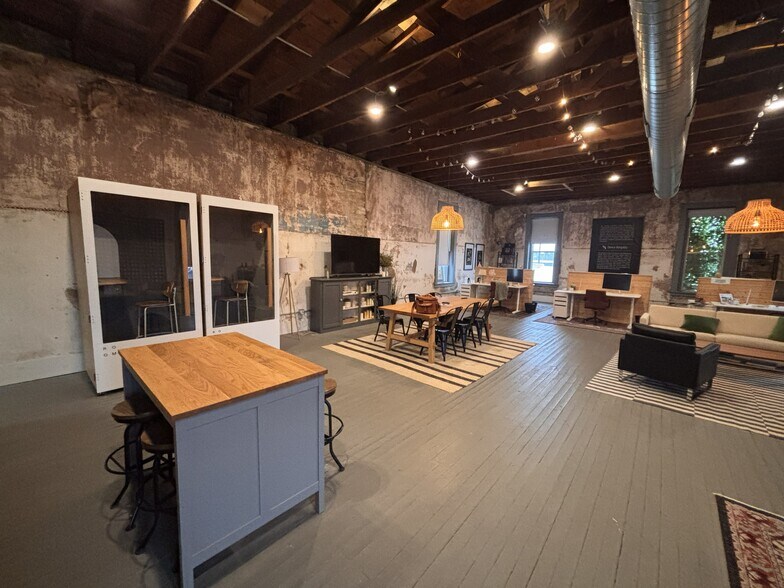 More Photos Of 120 W 8th St, Georgetown Office For Lease