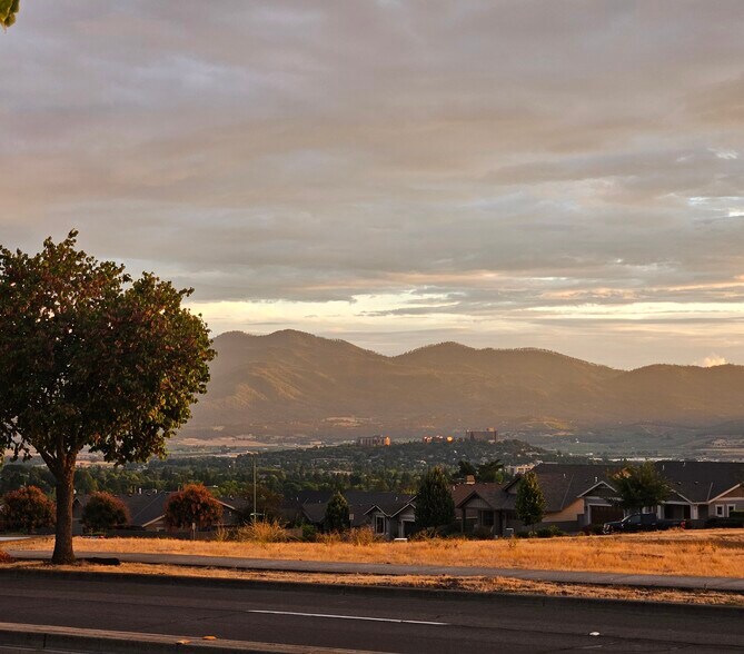More Photos Of 4497 Brown Ridge Ter, Medford Office For Sale