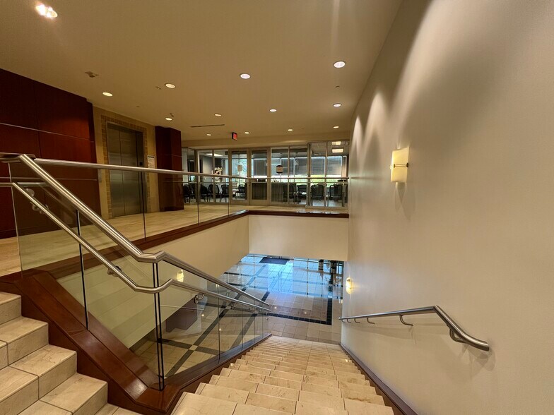 More Photos Of 5701 W Talavi Blvd, Glendale Office For Lease