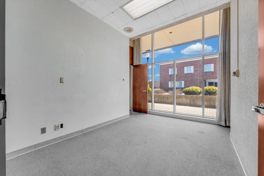 More Photos Of 214 Merchant St, Fairmont Bank For Sale