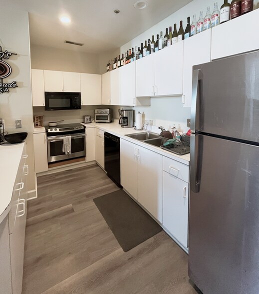 More Photos Of 289-291 King St, Charleston Apartments For Sale