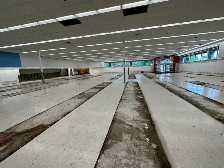 More Photos Of 3917 N Nebraska Ave, Tampa General Retail For Sale