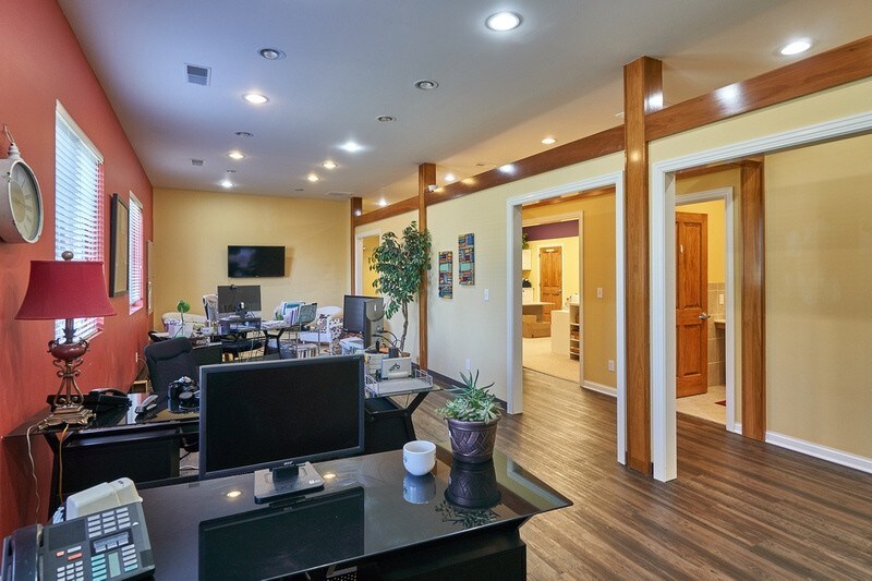 More Photos Of 5031 Forest Dr, New Albany Medical For Sale