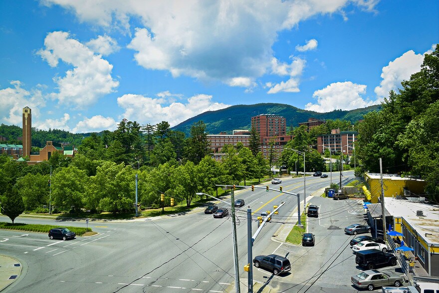 More Photos Of 475 Blowing Rock Rd, Boone Office Residential For Lease