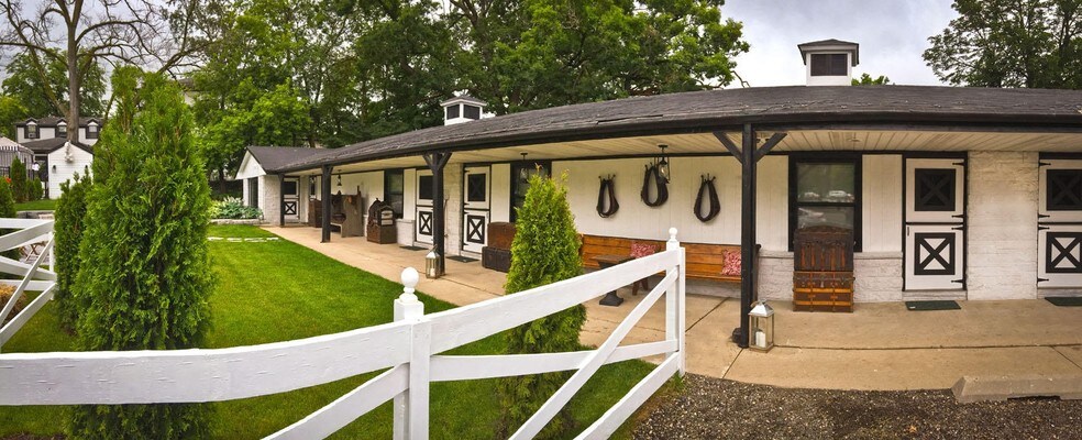 More Photos Of 304 S Wells St, Lake Geneva Hotel For Sale