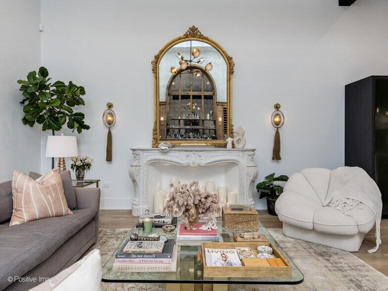 More Photos Of 2733 N Pulaski Rd, Chicago Showroom For Sale