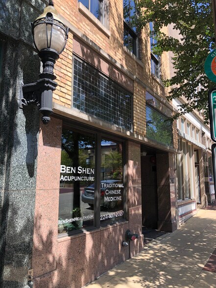 More Photos Of 164-166 E Chicago St, Elgin Office For Sale