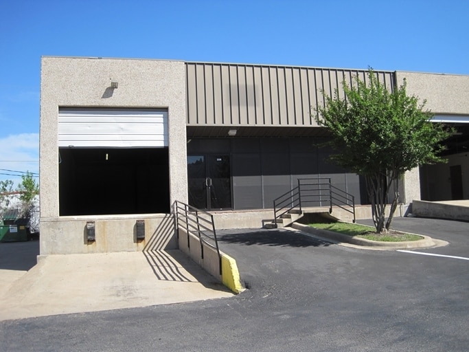 More Photos Of 404 W Powell Ln, Austin Warehouse For Lease
