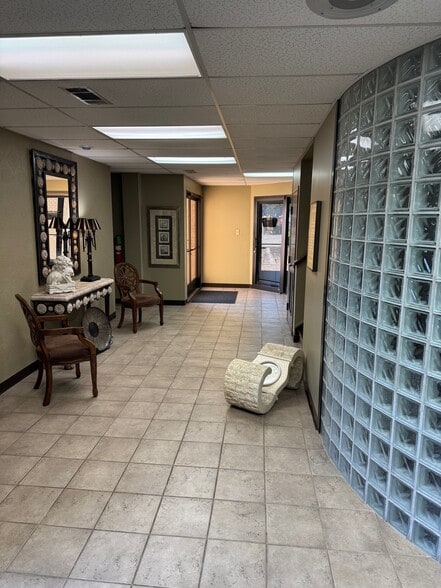 More Photos Of 4 Shackleford Plz, Little Rock Office For Sale
