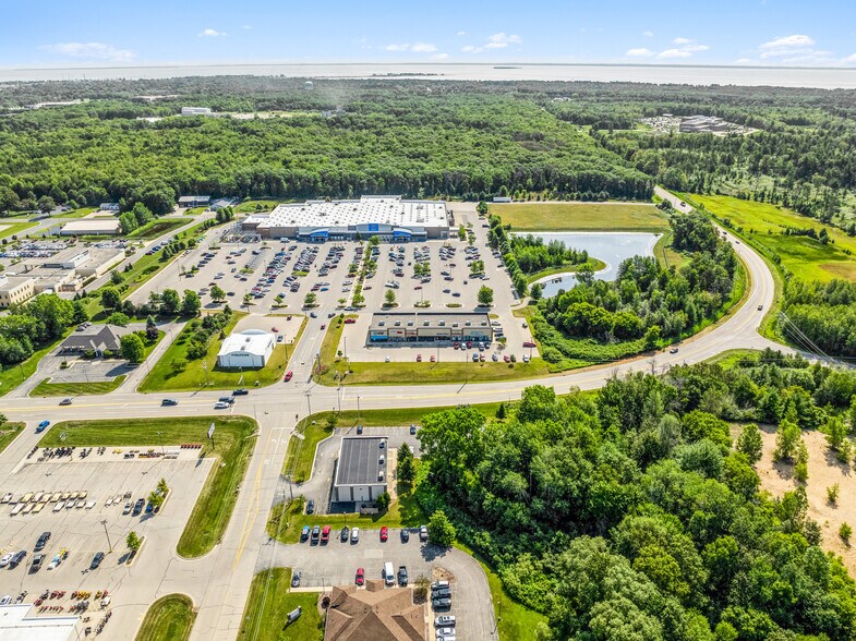 More Photos Of 2910 Roosevelt Rd, Marinette Unknown For Lease