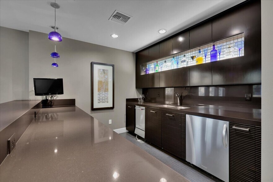 More Photos Of 300 E 4th St, Long Beach Apartments For Sale