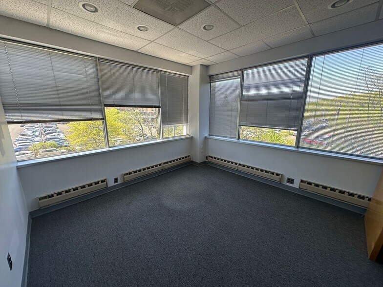 More Photos Of 2 Lincoln Hwy, Edison Medical For Sale