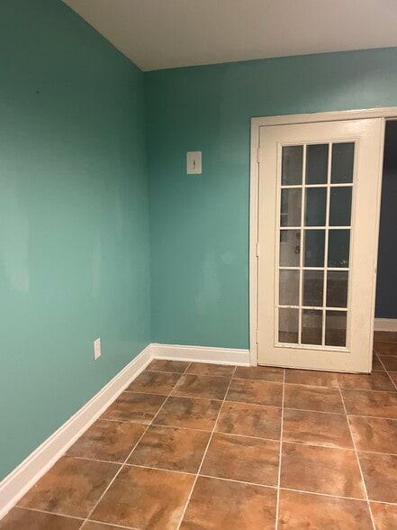 More Photos Of 4701 Downman Rd, New Orleans Bar For Lease