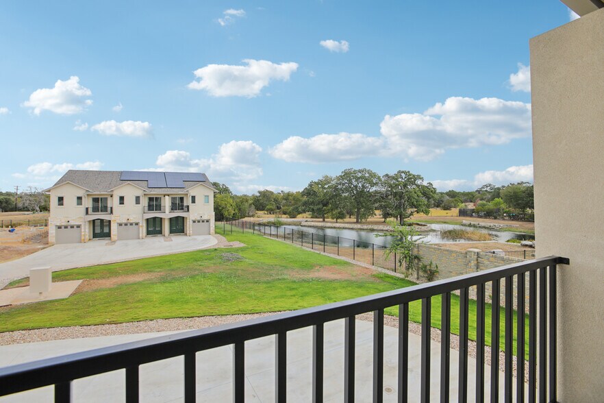 More Photos Of 300 Tesla Cir, Round Rock Multifamily For Sale