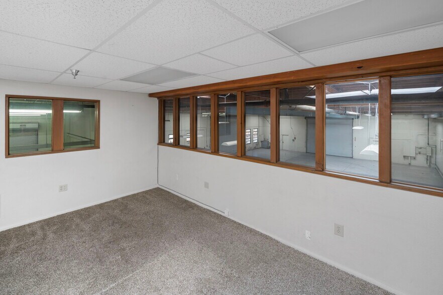 More Photos Of 501 Industrial Way, Fallbrook Manufacturing For Lease