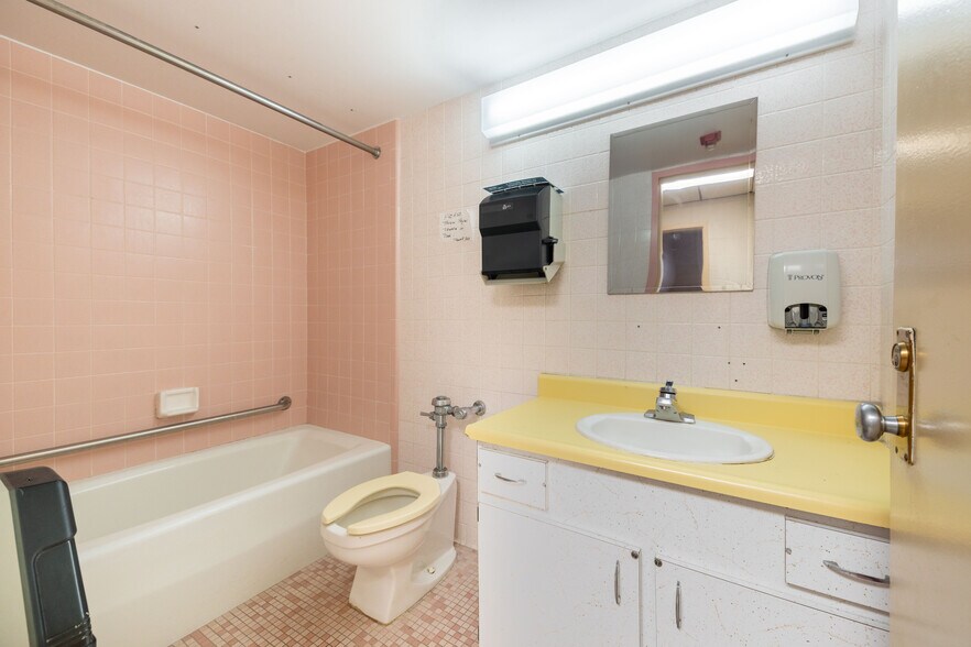 More Photos Of 6902 Chicago Rd, Warren Schools For Sale