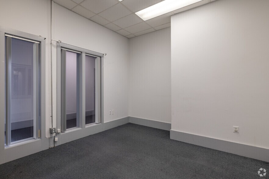 More Photos Of 10 Cordage Park, Plymouth Unknown For Lease