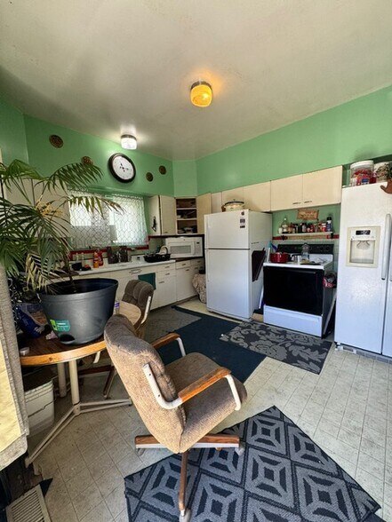 More Photos Of 735 Aultman St, Ely General Retail For Sale