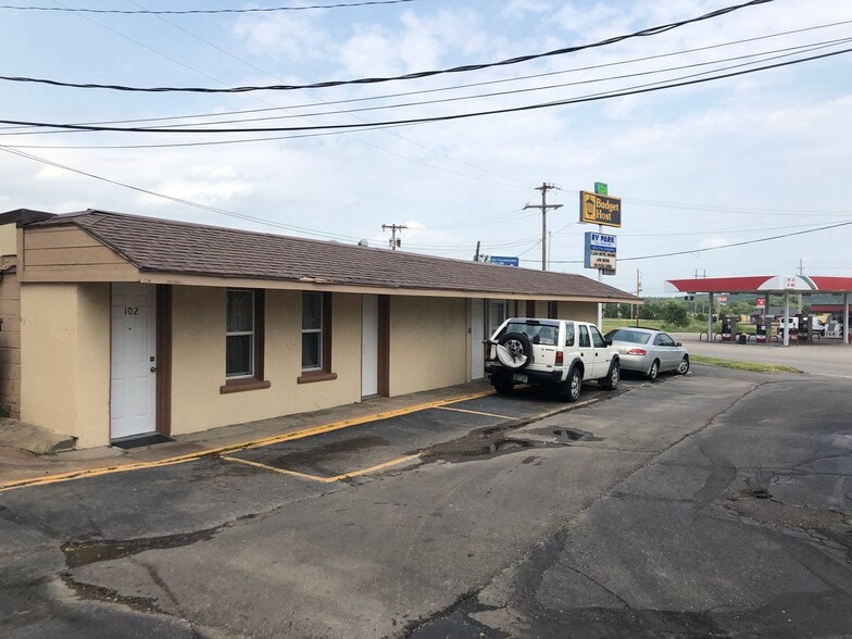 More Photos Of 820 S Washington St, Junction City Hotel For Sale