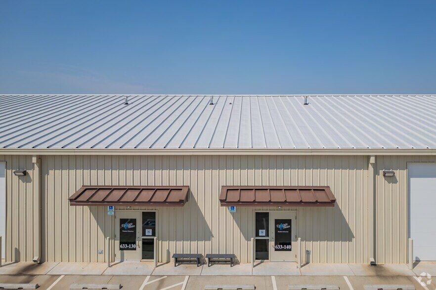 More Photos Of 633 Hundred Oaks Dr, Edmond Warehouse For Lease