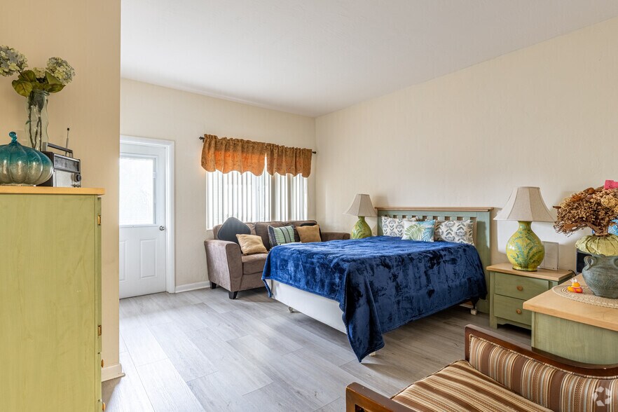 More Photos Of 1189 W River Dr, Margate Assisted Living For Sale