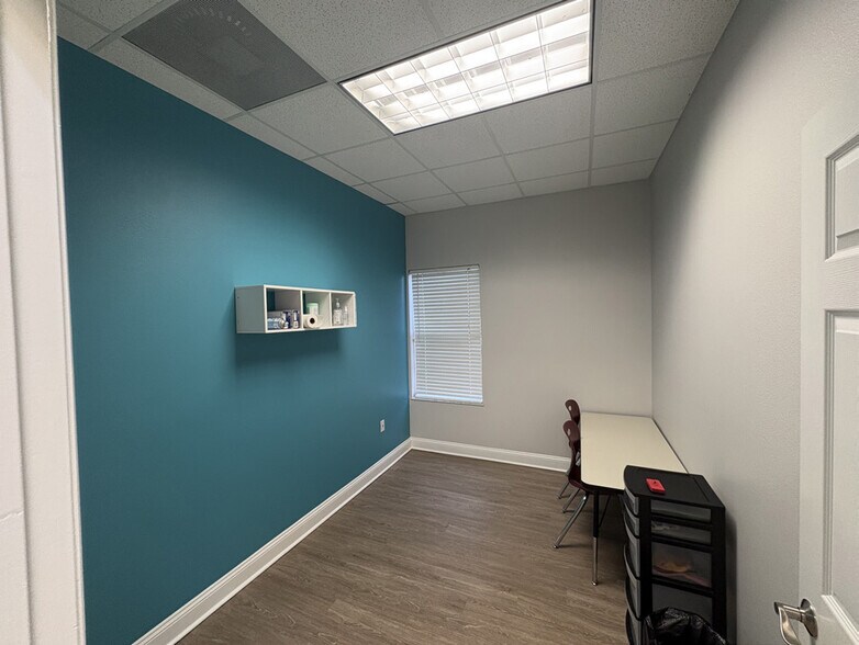 More Photos Of 1307-1309 Providence Rd, Brandon Office For Lease