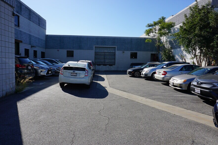 More Photos Of 540 E Jefferson Blvd, Los Angeles Warehouse For Lease