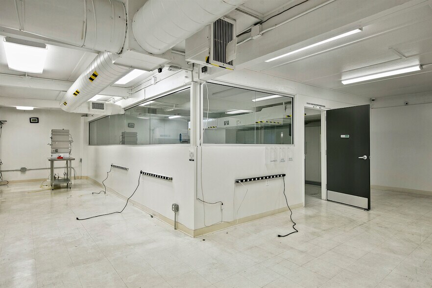 More Photos Of 7542 Trade St, San Diego Manufacturing For Lease