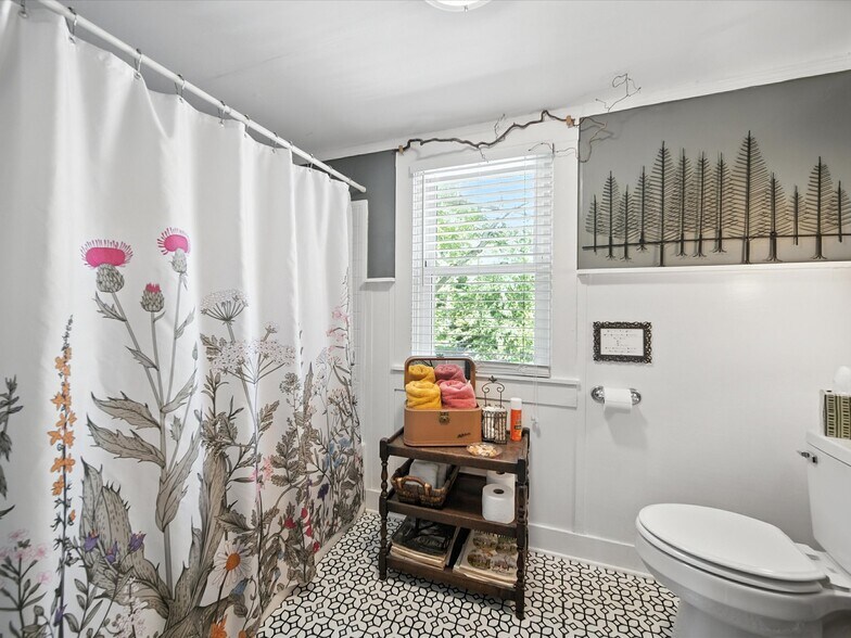 More Photos Of 221 N Main St, Clover Hospitality For Sale